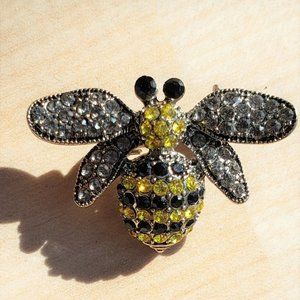 Bee pin